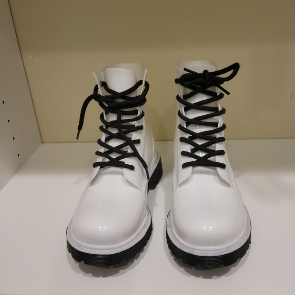 NWOT!UNIONBAY White Shiny Combat Boots - Picture 2 of 6